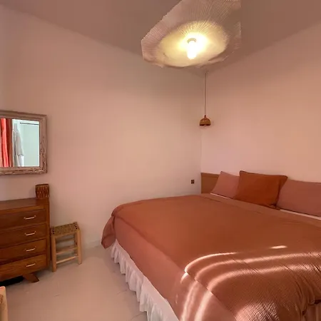Avec Piscine Privée - *