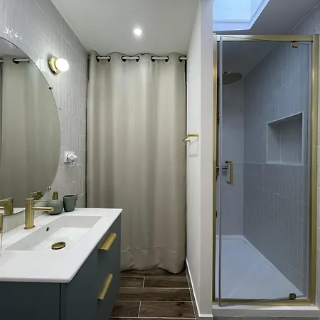 Avec Piscine Privée - *