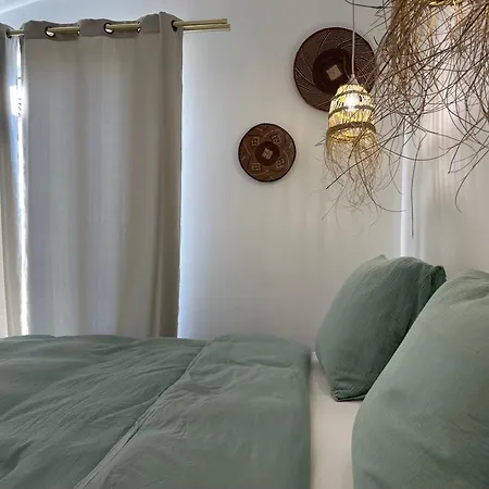 Avec Piscine Privée - *