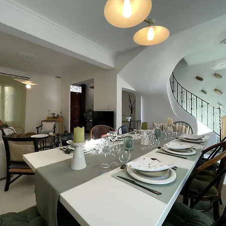 Villa Avec Piscine Privee - *